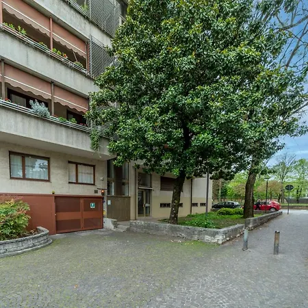 Guesthost - Udine's Heart *